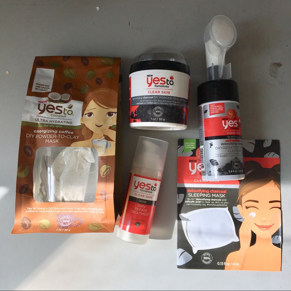 Yes to tomatoes and coconut skincare products set